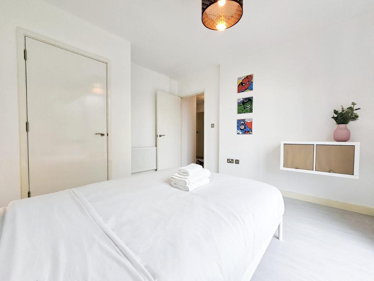 לונדון Centrally Located Spacious Flat Near Canary Wharf מראה חיצוני תמונה
