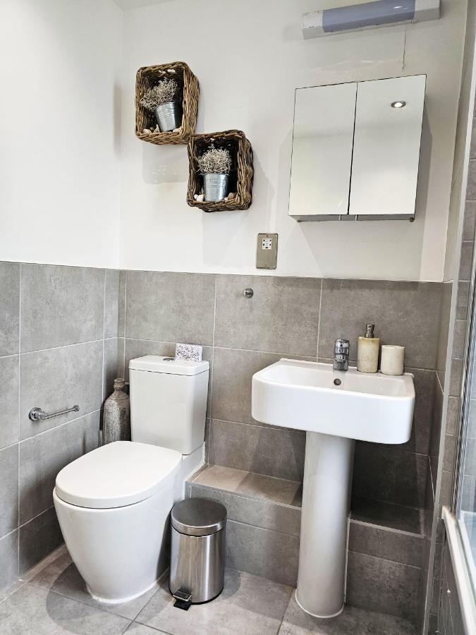 לונדון Centrally Located Spacious Flat Near Canary Wharf מראה חיצוני תמונה