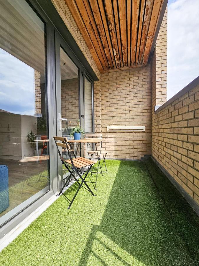 לונדון Centrally Located Spacious Flat Near Canary Wharf מראה חיצוני תמונה