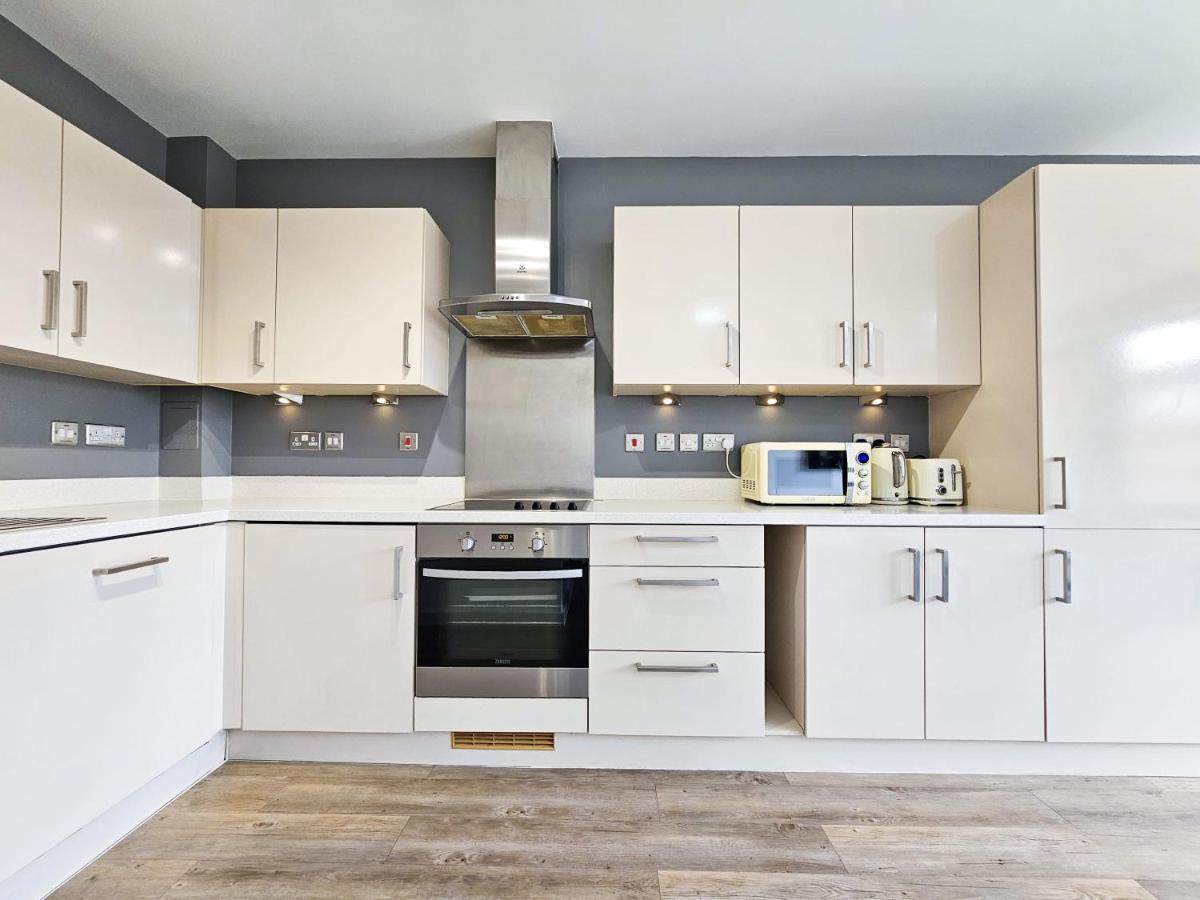 לונדון Centrally Located Spacious Flat Near Canary Wharf מראה חיצוני תמונה