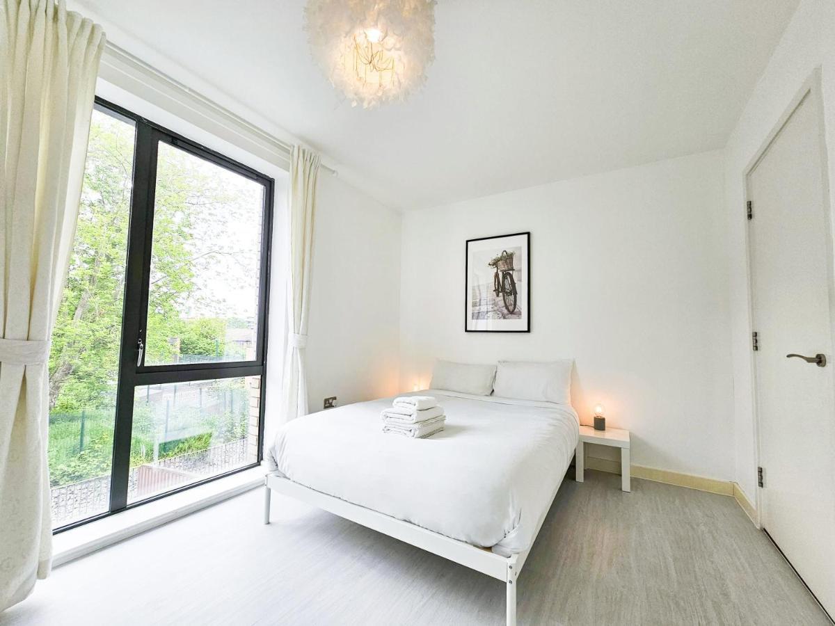 לונדון Centrally Located Spacious Flat Near Canary Wharf מראה חיצוני תמונה