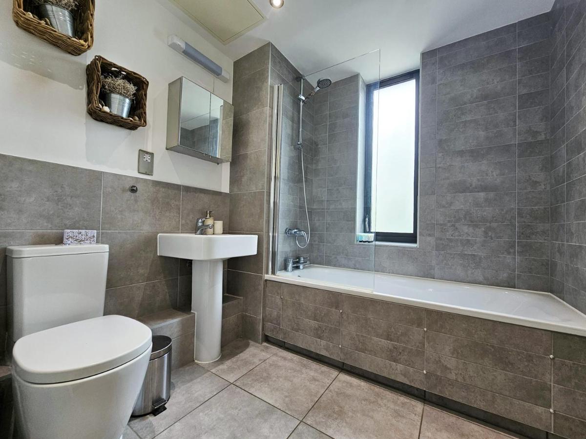לונדון Centrally Located Spacious Flat Near Canary Wharf מראה חיצוני תמונה