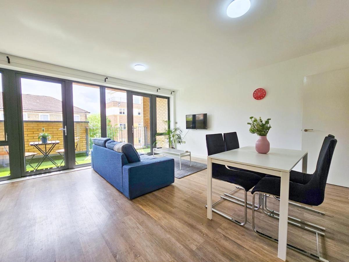 לונדון Centrally Located Spacious Flat Near Canary Wharf מראה חיצוני תמונה
